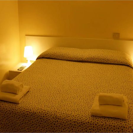 דירות פארמה Affitti Only Sleep Bagno Privato מראה חיצוני תמונה
